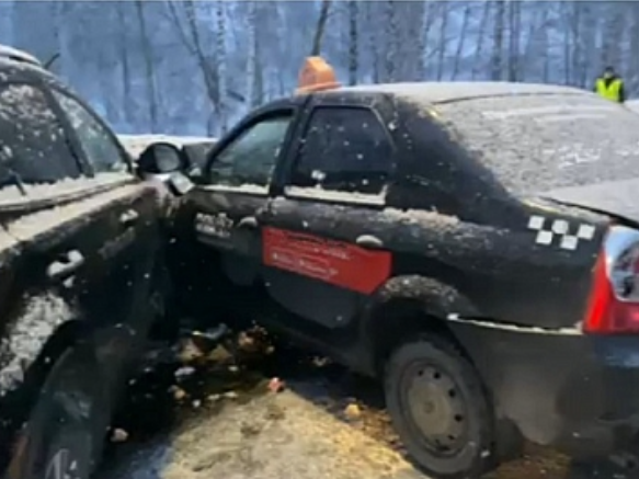 Таксист погиб в массовом ДТП на М-7 в Нижегородской области