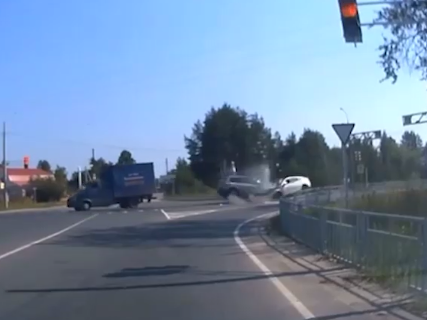Image for Появилось видео столкновения BMW с машиной ГИБДД под Балахной