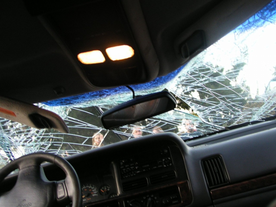 Один человек погиб и один пострадал при опрокидывании авто в Вознесенском районе