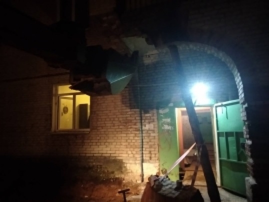 Вход в жилой дом разрушился в посёлке Дружный в Кстовском районе