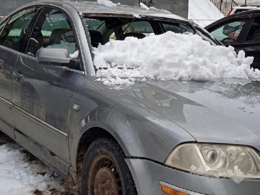 Как добиться возмещения ущерба за поврежденное из-за снега авто: советы нижегородского юриста