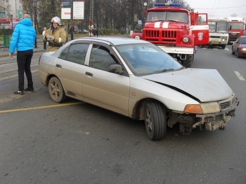 Человек погиб в результате столкновения автомобилей в Ленинском районе