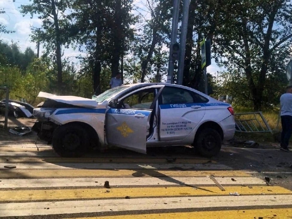 Image for BMW на скорости протаранил машину ГИБДД в Балахнинском районе 7 августа