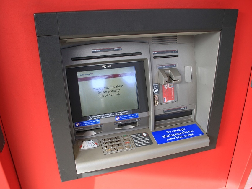 Нижегородец пытался вскрыть банкомат, чтобы оплатить операцию матери