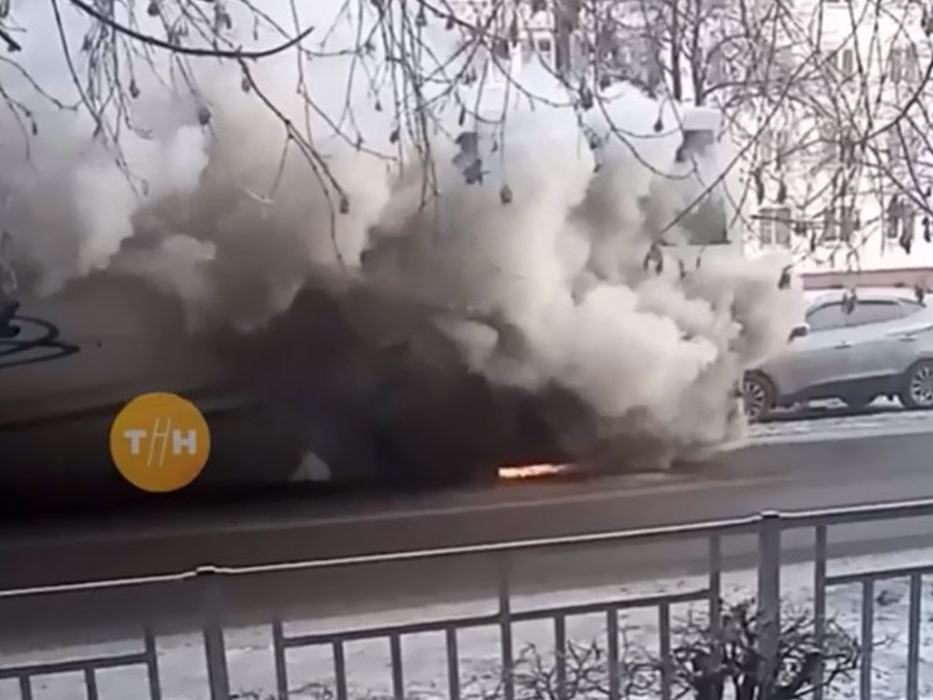 Image for Автобус загорелся на улице Веденяпина в Нижнем Новгороде утром 2 декабря