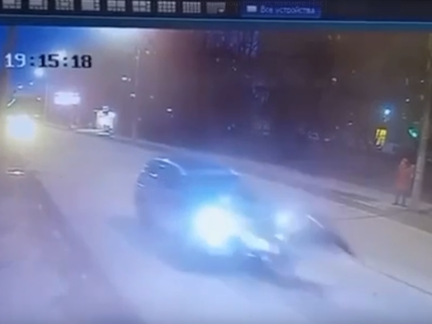 Image for Появилось видео ДТП с тремя пострадавшими на улице Голубева в Нижнем Новгороде