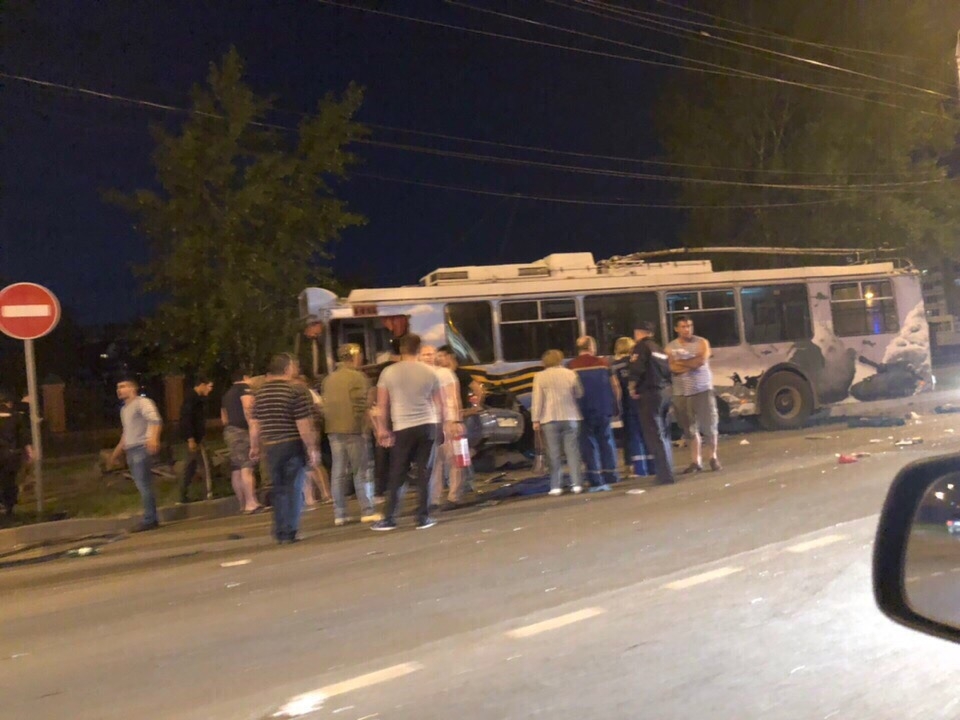 Image for Очевидцы: люди погибли в ДТП с участием троллейбуса в Дзержинске
