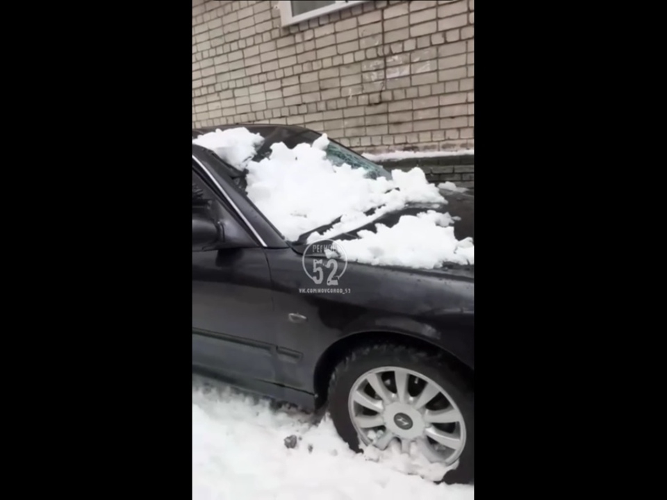 Image for Иномарки пострадали от схода снега на улице Пушкина в Нижнем Новгороде