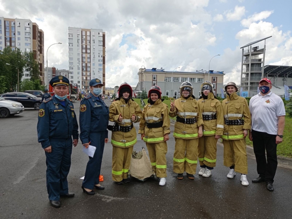 Image for Юные нижегородцы попробовали себя в роли пожарных 