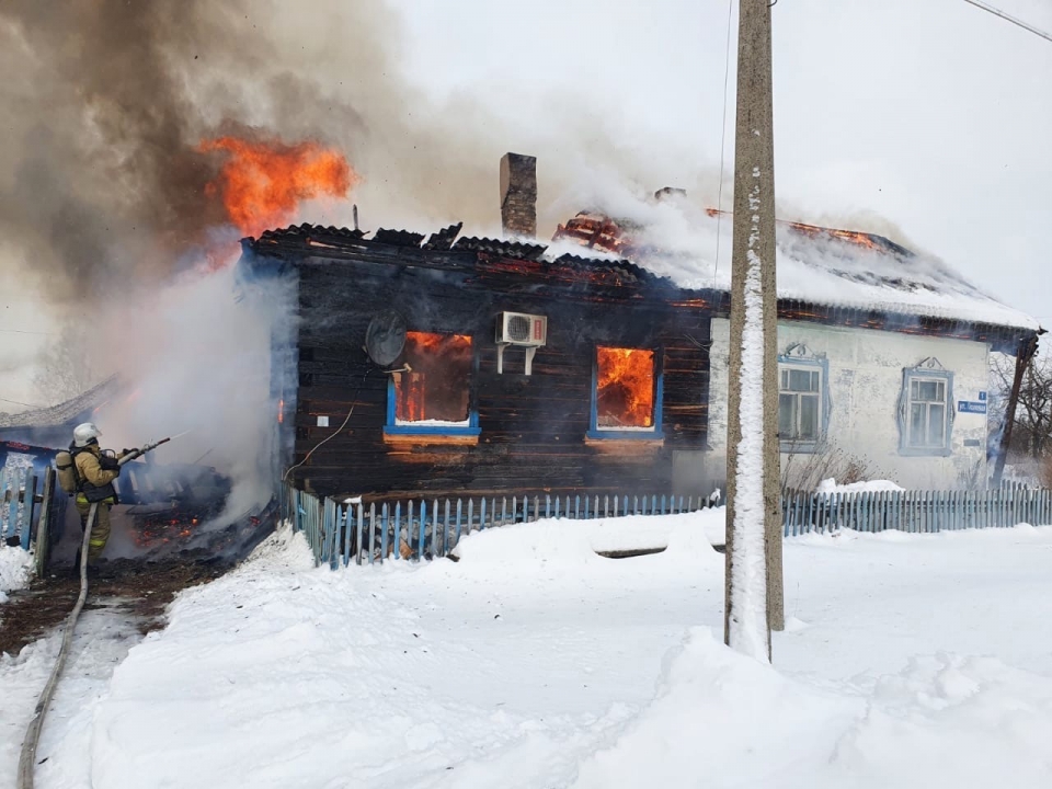 Image for Два человека погибли при пожаре из-за неосторожного курения в Нижегородской области