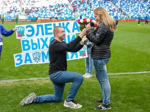 Image for Мужчина сделал предложение возлюбленной на стадионе «Нижний Новгород»