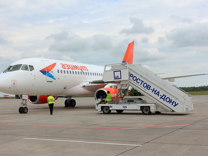 Летевший из Краснодара в Нижний Новгород SSJ100 совершил внеплановую посадку в Ростове-на-Дону