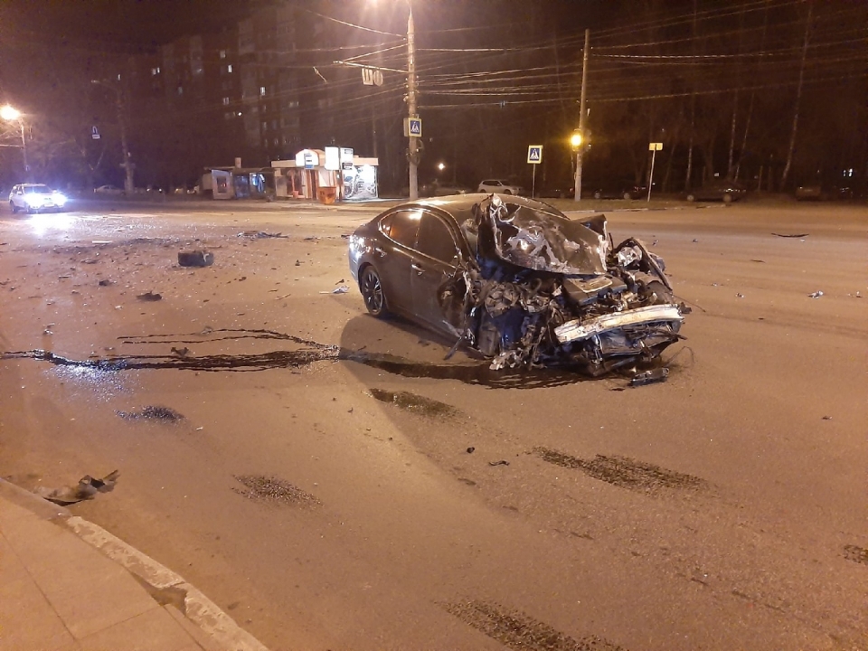 Image for  24-летний водитель Infinity ранен в ДТП с маршруткой возле ТЦ «Фантастика»