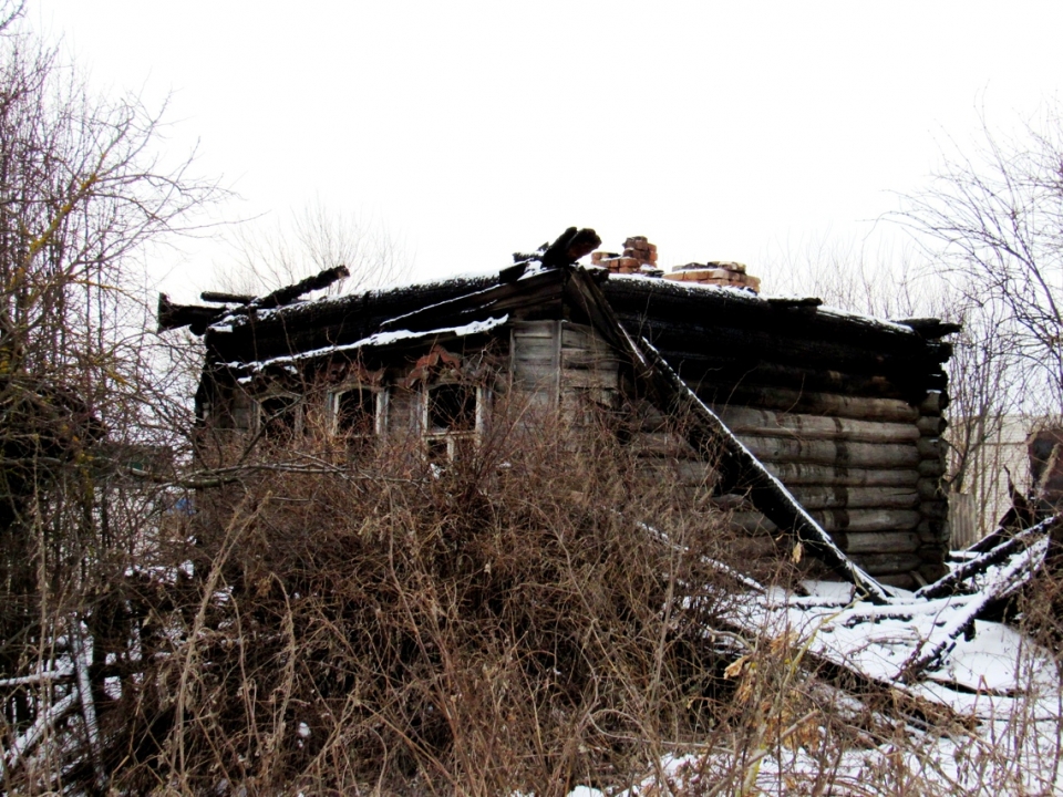Image for Затаившая обиду жительница Шатковского района спалила дом соседей
