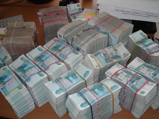 Росстат подсчитал количество россиян с зарплатой больше миллиона рублей