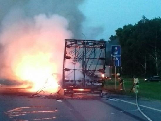 Фура из Нижнего Новгорода сгорела вместе с грузом на трассе М7