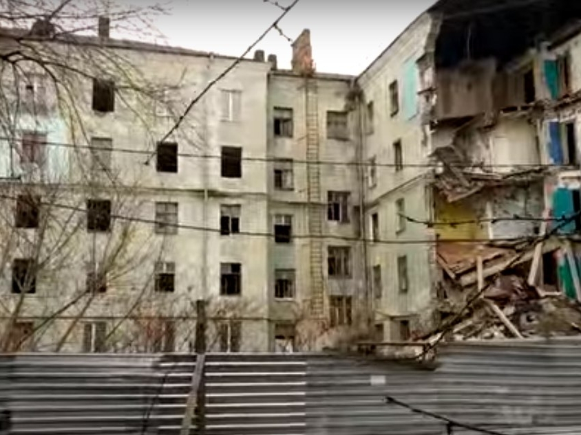 Image for Строительные отходы после сноса общежития на Самочкина вывозили незаконно