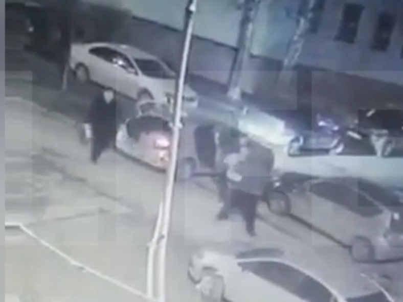 Image for Нижегородские таксисты забили пассажира до смерти за отказ платить - видео
