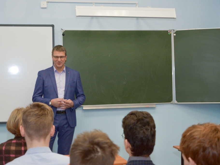 Image for Заместитель нижегородского мэра Стрельцов провел урок профориентации в гимназии №1