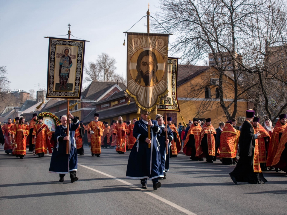 Image for Фоторепортаж: Пасхальный крестный ход прошел в Нижнем Новгороде 16 апреля