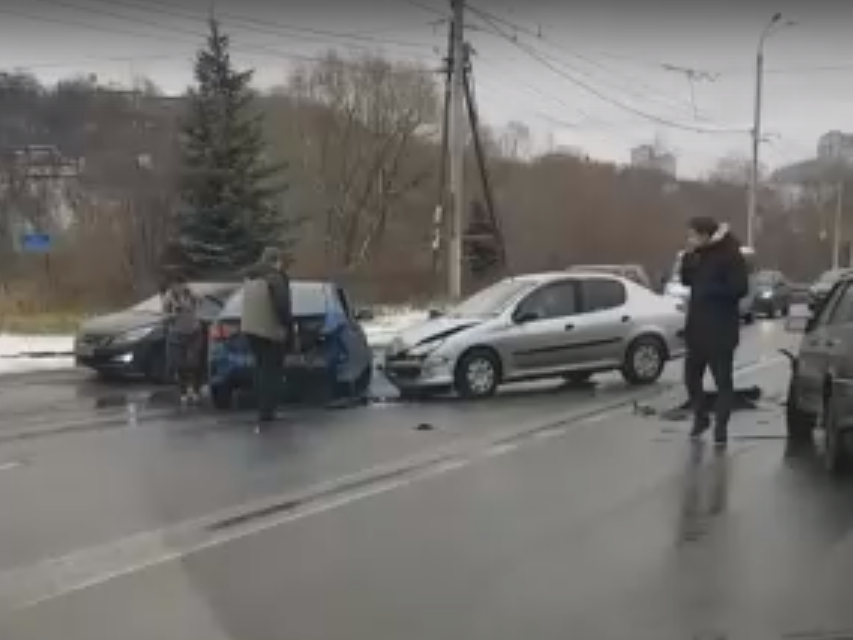 Image for В Нижнем Новгороде в ДТП на Бринского разбились три машины