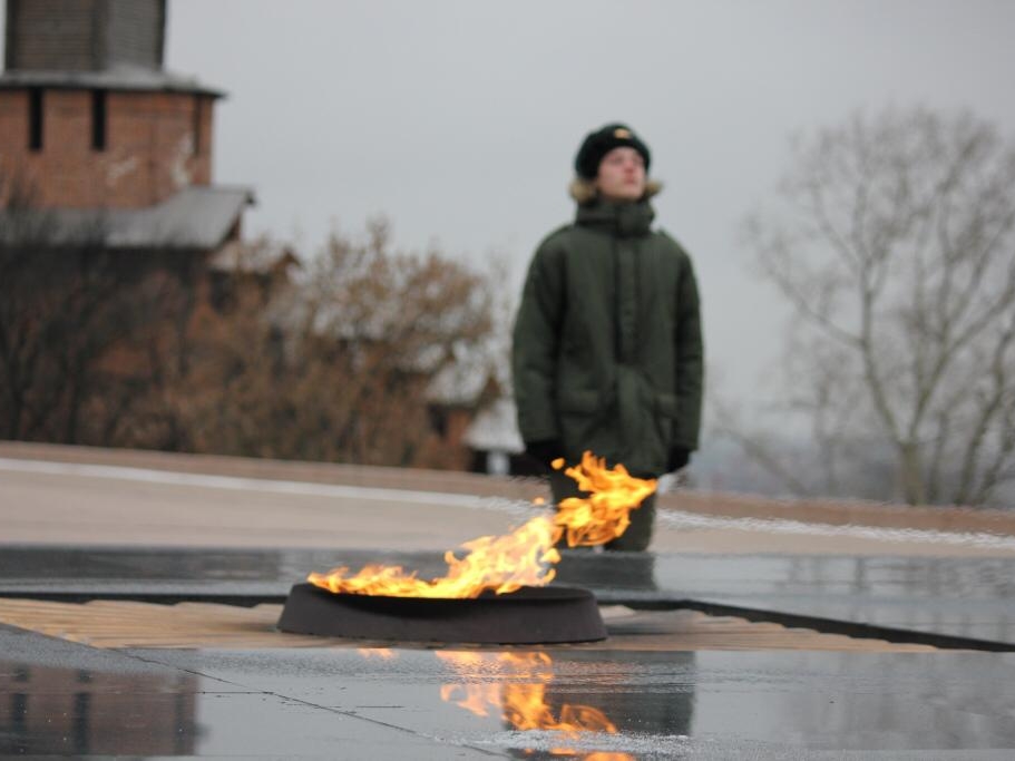 Image for Почетная вахта на Посту №1 открылась возле Вечного огня в Нижегородском кремле