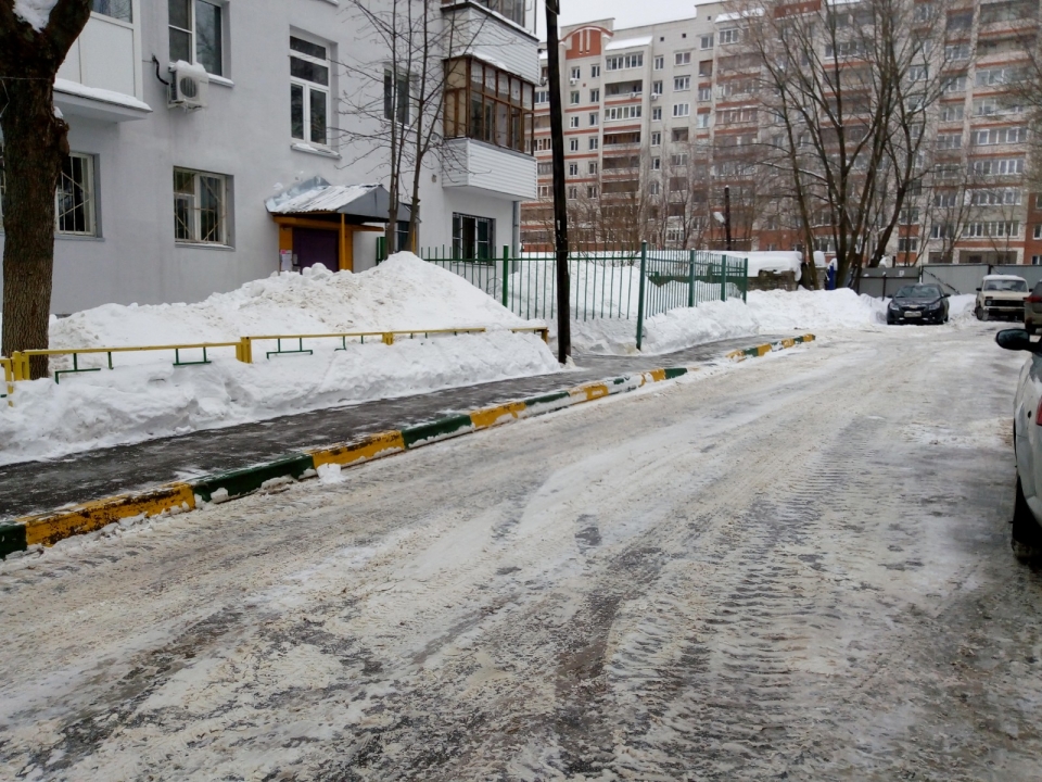 Image for Придомовая территория около дома №3 по улице Гаражный проезд очищена от завалов снега