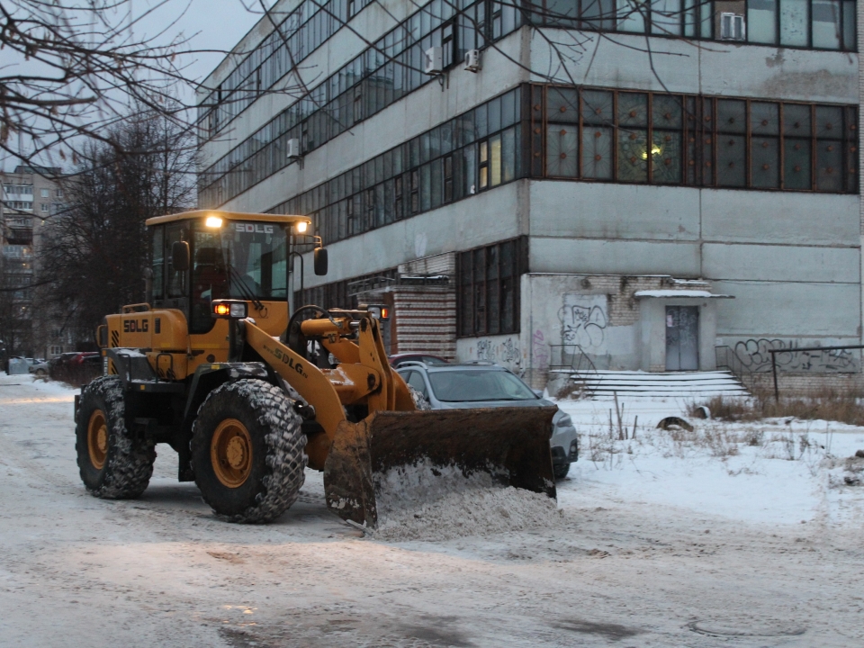 Image for В Дзержинске выпал долгожданный снег, который добавил хлопот коммунальным службам города