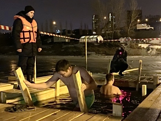 Image for Нижегородцы приняли участие в купании на Крещение Господне