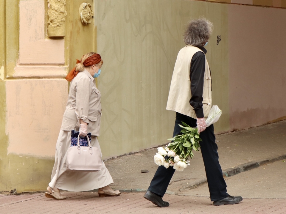 Image for Нижегородцев обязали надевать маски сразу при выходе из квартиры