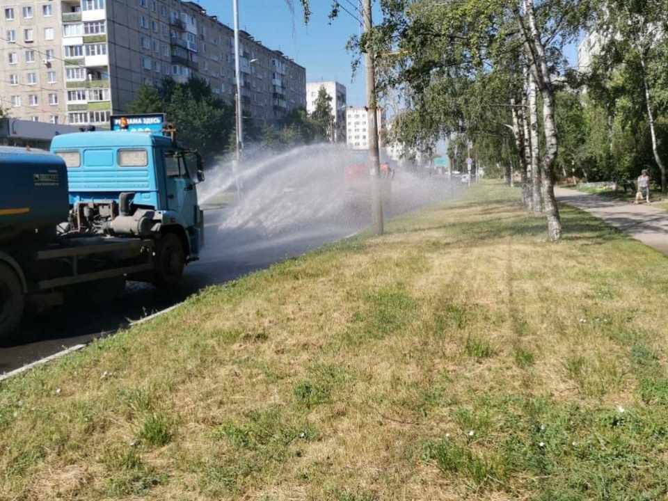 Image for Нижегородские дороги поливают каждые три часа из-за жары
