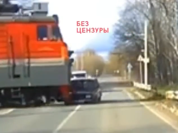 Image for Момент смертельного ДТП с поездом и легковушкой под Кстовом попал на видео