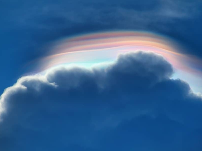 Image for В небе над Нижним Новгородом заметили радужные облака
