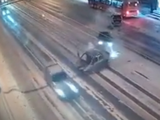 Опубликовано видео момента смертельного ДТП на проспекте Гагарина