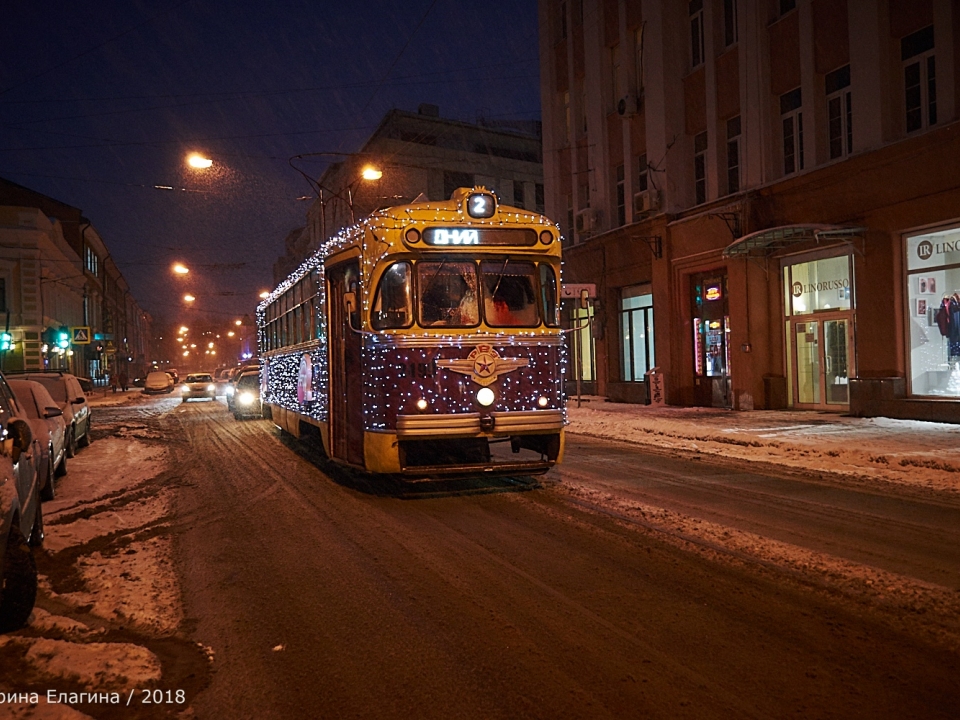 Image for Новогодний трамвай начал возить нижегородцев по городскому кольцу