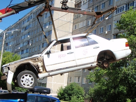Image for Брошенные машины без номеров начали вывозить с улиц Сормова