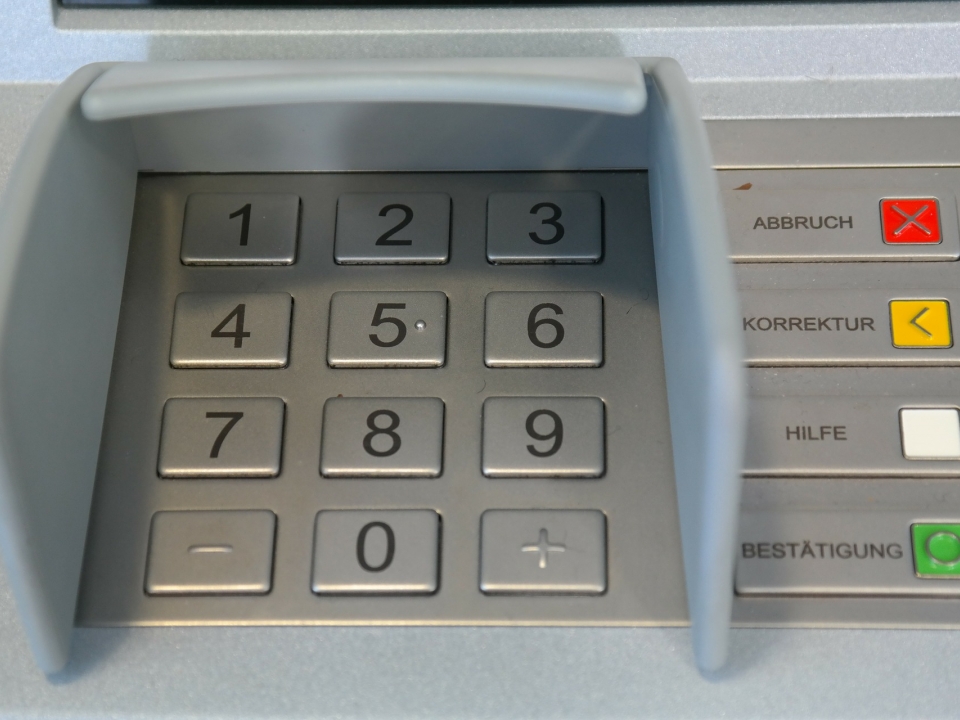 Image for Жители Башкортостана распилили банкомат в Нижнем и украли 789 000 рублей