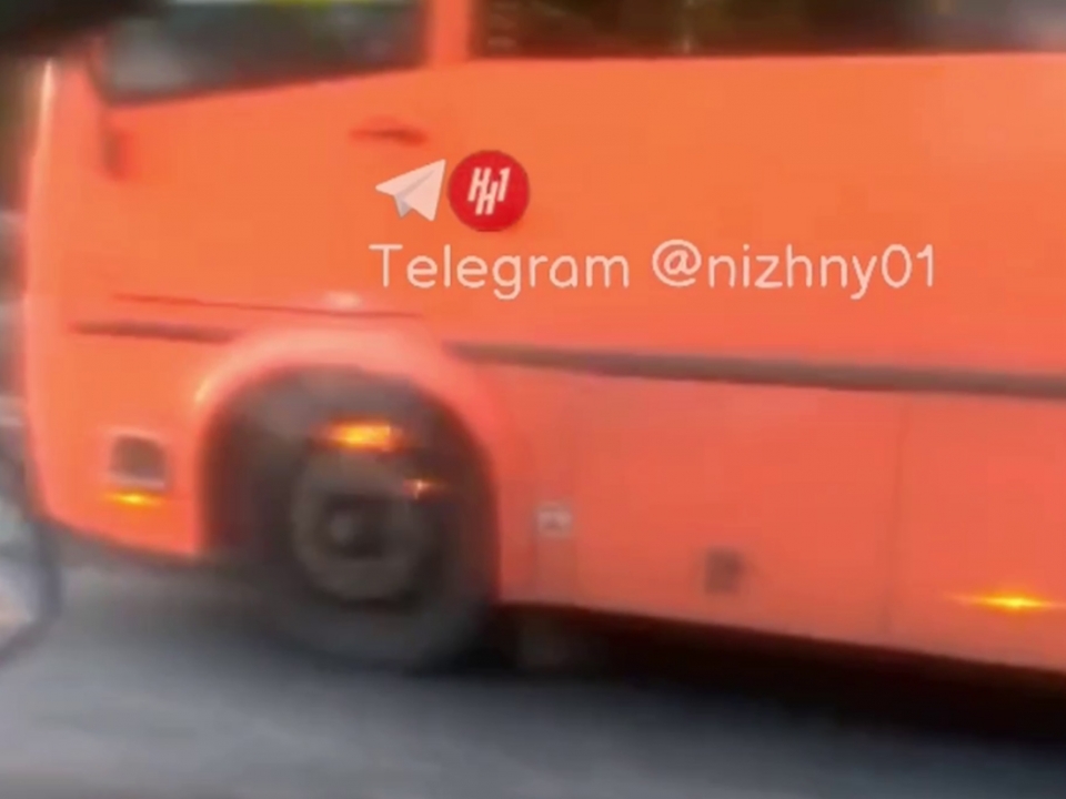 Image for Колесо маршрутки Т-82 загорелось на ходу в Нижнем Новгороде