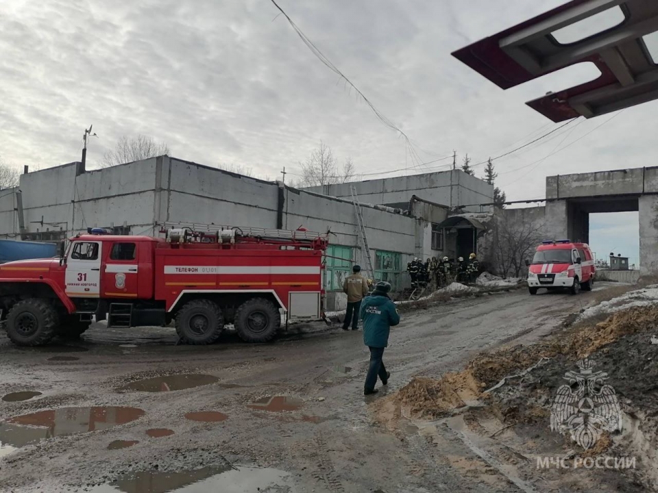 Image for Административное здание вспыхнуло на улице Коминтерна в Нижнем Новгороде