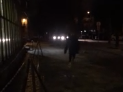 Видео дня: житель Сарова рассекает по тротуарам на коньках