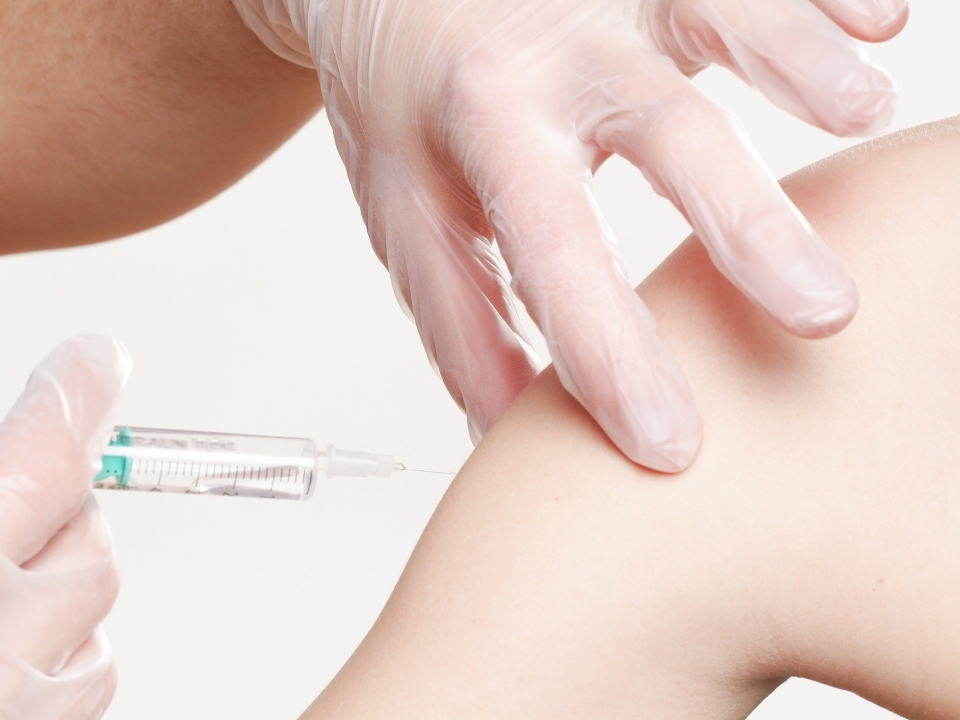 Image for Никитин предложил ввести обязательную вакцинацию от COVID-19 для студентов