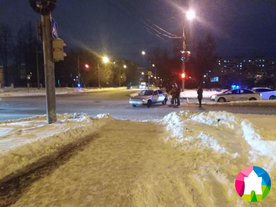 Image for На Автозаводе сбили 25-летнюю девушку во время перехода улицы на зелёный свет