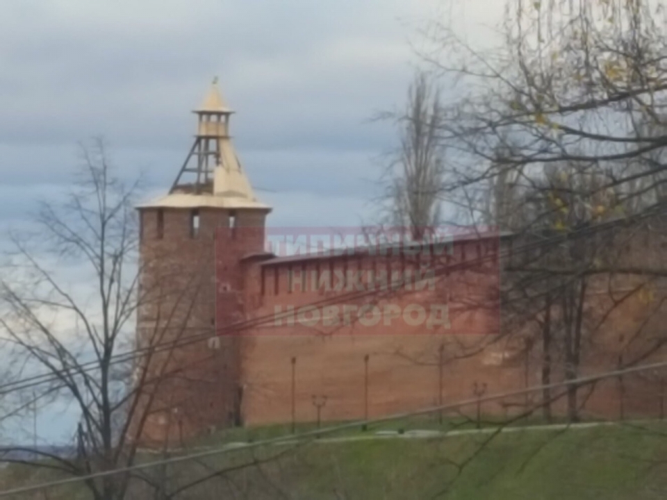 Ураганный ветер в Нижегородской области снес крест с купола церкви и повредил крышу кремля