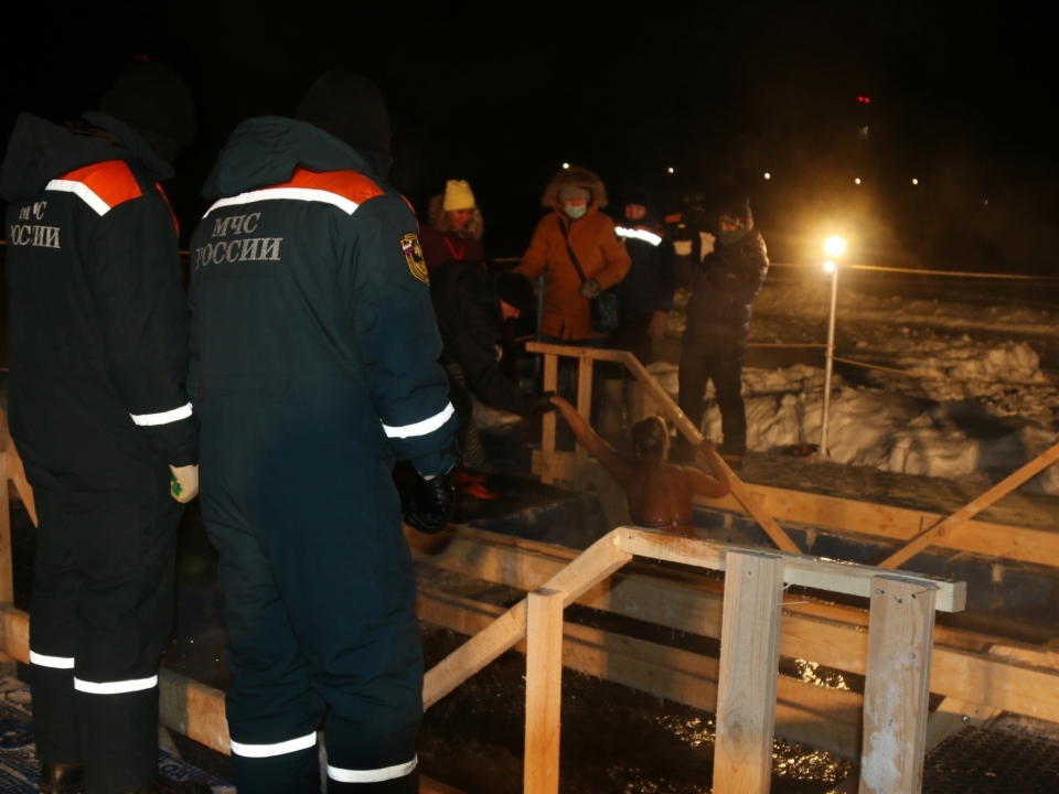 Image for 700 сотрудников МЧС будут дежурить в местах крещенских купаний в Нижегородской области