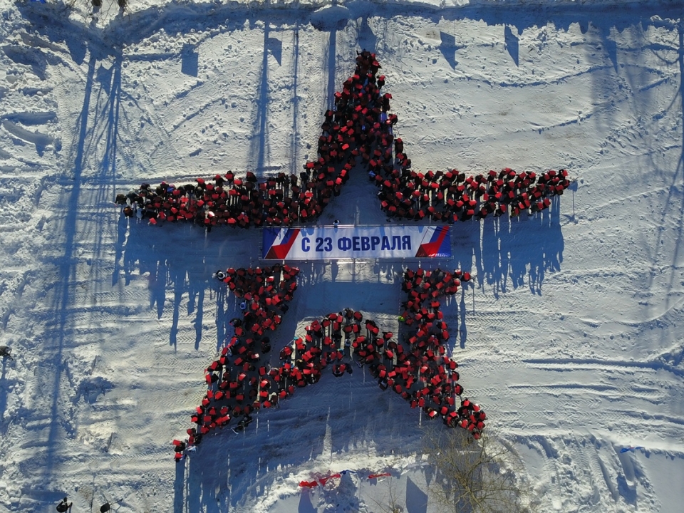 Image for Праздничный флэшмоб: нижегородцы выстроились в форме огромной звезды
