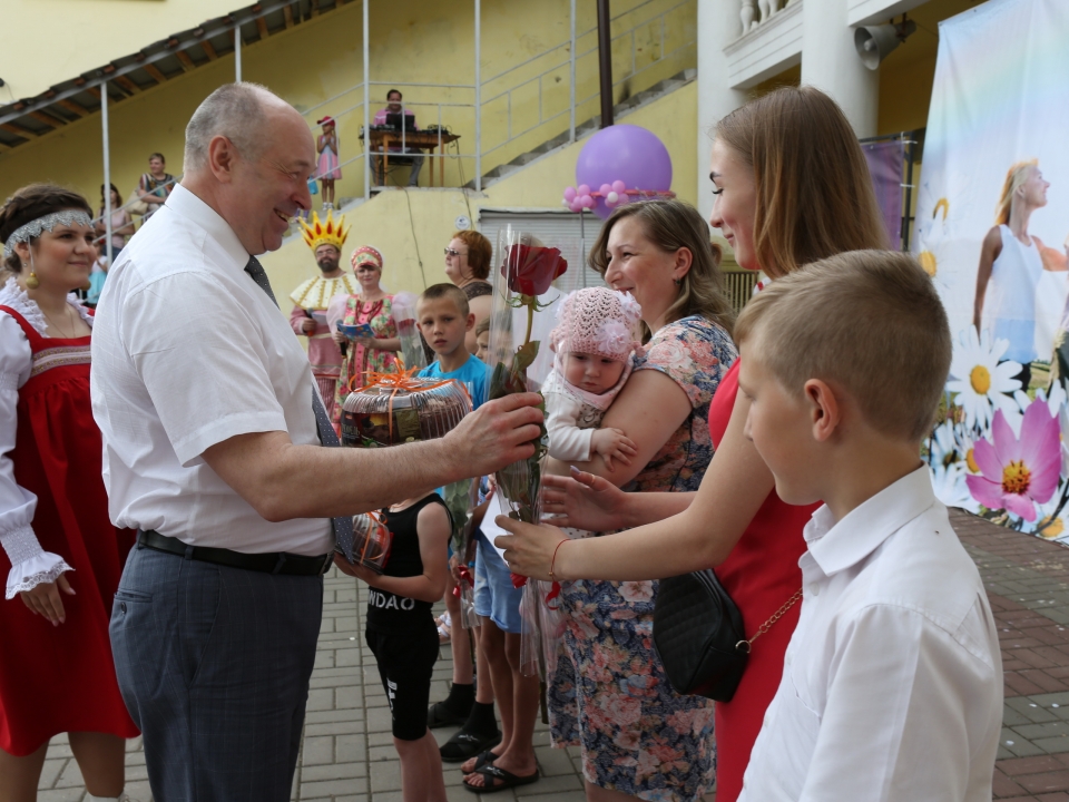 Image for Евгений Лебедев поздравил юных борчан с Днем защиты детей