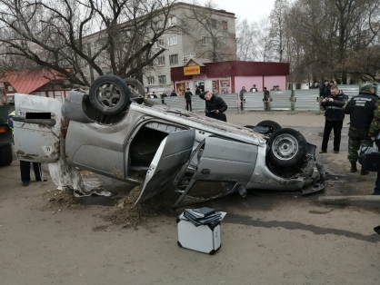 В Пензе машина провалилась в яму с кипятком: два человека погибли