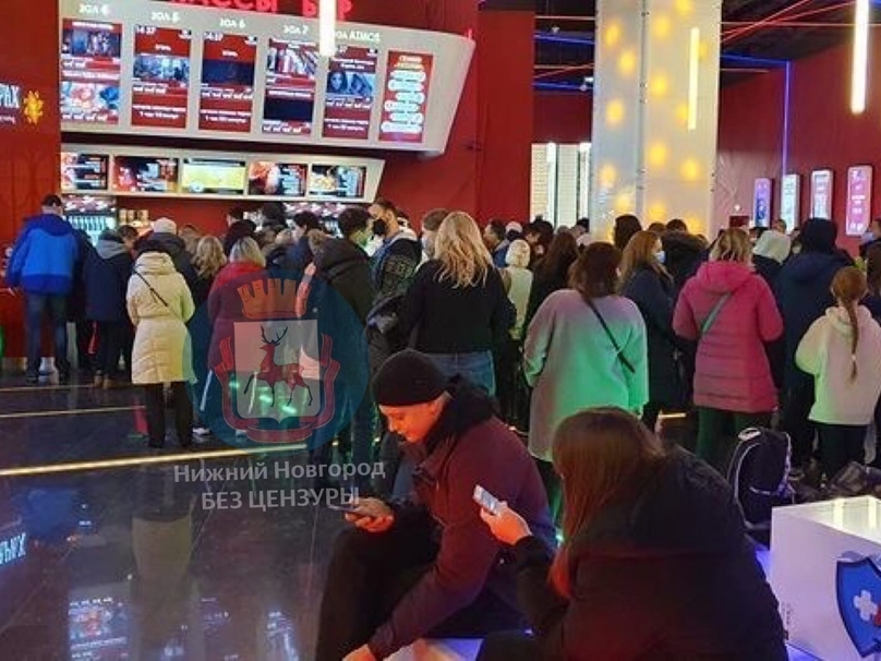 Image for Нижегородцы пожаловались на длинные очереди в кинотеатр в новогодние праздники 