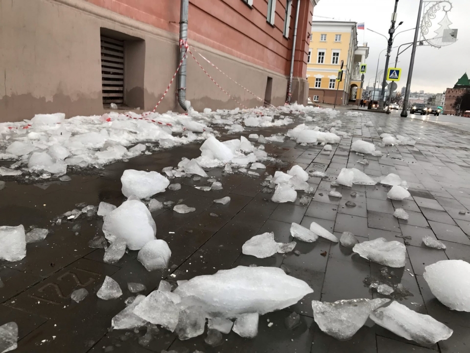Image for ДУК отрицает вину в падении глыбы льда на ребенка в Нижнем Новгороде