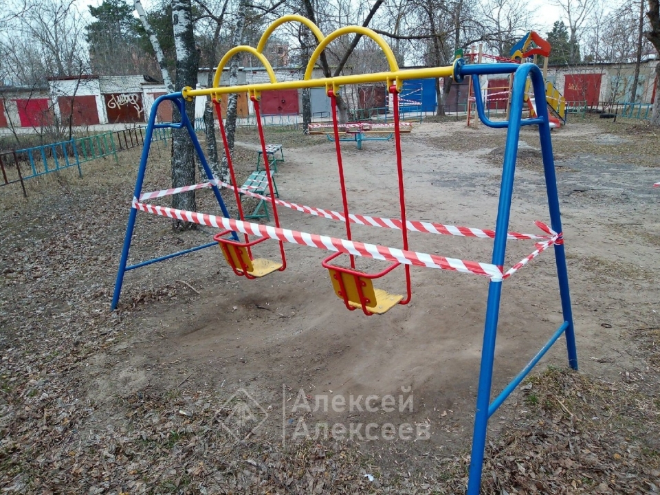 Image for Нижегородские детские площадки обносят красными лентами